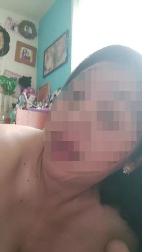 Teen GF teaches how to suck popsicles