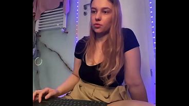 Jucielussie masturbating in the bathroom