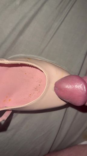 Cum on pink heels