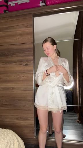 NickiLike video