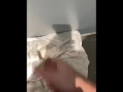 Masturbation dans les vestiaires de la piscine