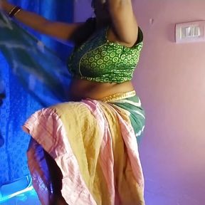 Desi Sexy Bhabhi Nude and Fingering Her Pussy