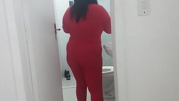 Amiga da esposa foi tomar banho, marido pervertido n&atilde_o aguentou e fudeu a gostosa