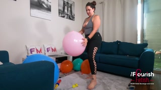 Looning Squirting by Butt Plug Betty
