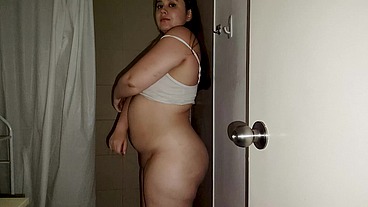 Nicole Stuffing Her Filthy Self and Getting All Greased up