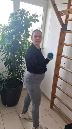 Chubby German housewife Saskialove fingers herself to orgasm at the gym