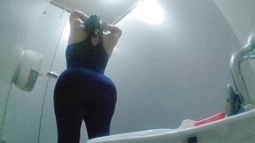 Gym Girl Records Herself Pissing in Public Bathroom to Send Me Video