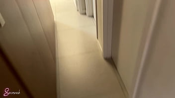 Peguei minha meia irm&atilde_ se masturbando e olha o que ela fez