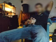 Masturbación con ropa usando una goma