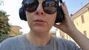 Sneezing on the street wearing my Bose headphones 4K