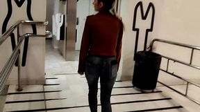 sexo arriesgado en el bano del centro comercial !