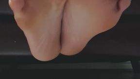 Sparkly toes and wiggling!