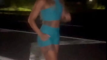 ESPOSA MALHANDO NA RUA DE NOITE FAZENDO SEXO AMADOR NA RUA