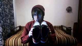 Emo twink cums on sneakers and licks sperm