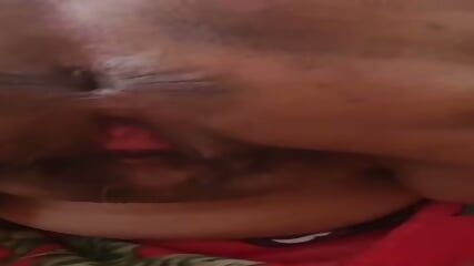 Yummy PNG MILF Plays with her sweet hole