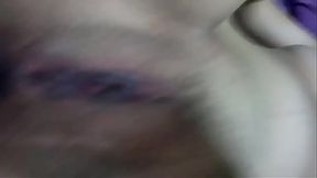 Del&iacute_cia exibindo a buceta e os peitinhos