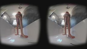 Jasmine_dlight - POV Low Angle Futa Giantess Pissing on You in the Bath Vr180