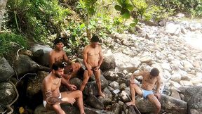 4 surfistas fudendo na beira da praia de nudismo