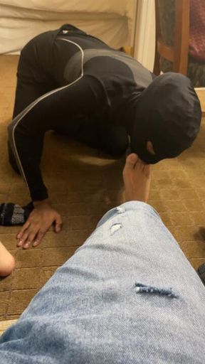 RATE THIS FOOT WORSHIP PERFORMANCE 1-10