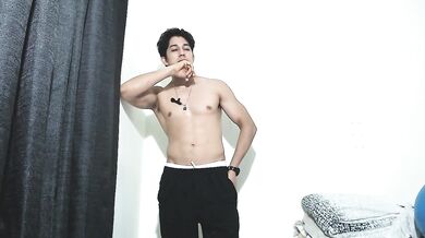 Me mando una foto de sus tetas y la inspección se salio de control.. (lo mas erótico, solo en OnlyF)