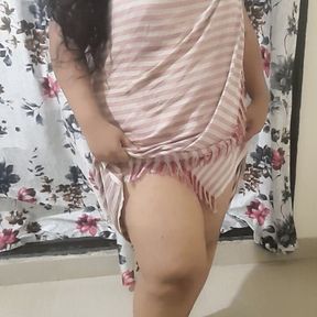 HOT NAUGHTY BHABHI IN TOWEL AFTER HER BATH..