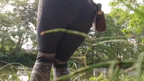 Perfectly shaved pussy peeing outdoors
