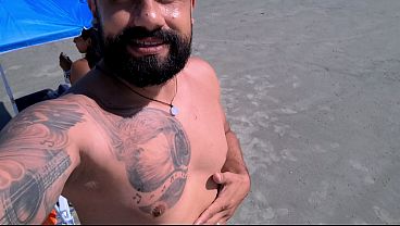 Esposa Sem Calcinha e Plug Anal Gigante na Praia e Mercado - Exibicionismo Perverso
