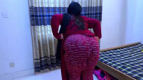 Arab Beautiful Huge Ass &amp; Big Tits Hot Stepmom Squirt &amp; Pee After Pussy Jerking