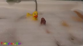 The duck and the cock - Bathtub play with soft and (a little bit) hard cock
