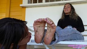 LOLAH VIBE - Very dirty feet for lucy!