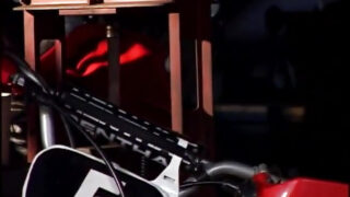 Kolmikon tuplapenetraatio: Dana Vespolin tiukka perse ja pienet tissit, joita Andrew Andretti ja Steven French panevat lateksikorkokengissä