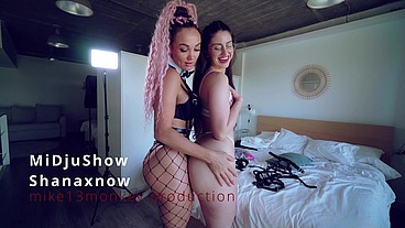 MOMMY USES STRAPON FOR STEPDAUGHTER
