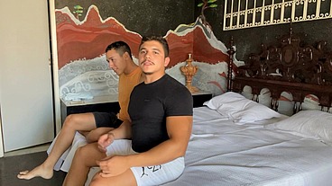 Fui jogar video game na casa do vizinho e ele ficou sozinho. Nos divertimos de outra forma. - Parte I