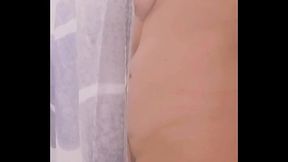 Qui me rejoint sous la douche pour venir me