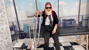 MIB AGENT JENNY JETT - Injured on the job - BOOT - CRUTCHES - NECK BRACE HIDEF