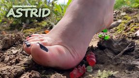 Beneath Astrids Feet ULTRA Slowmo - HD 720p Version - Stepped On In The Park Under Her Dirty Bare Feet Ultra Slow Motion Amazing Soundtrack