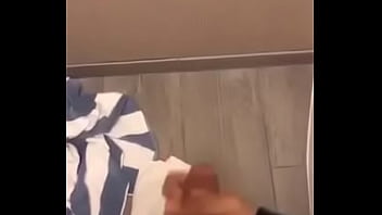 Masturbandome en el ba&ntilde_o