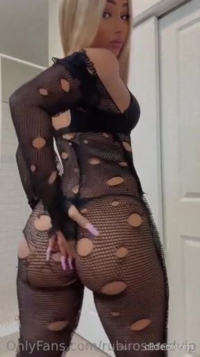 Curvy girl with natural big boobs and thick ass