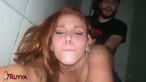 &ldquo_EU TINHA 18 ANOS&rdquo_ Corno deixa esposa ir sem calcinha para uma festa na republica