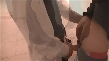 a peine il finit son traail qu'il suce son ptoe dehors en public dans la nuit