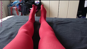 Nylonjunge liebt die Rote Feinstrumpfhose 1 ** Hoden FUN **