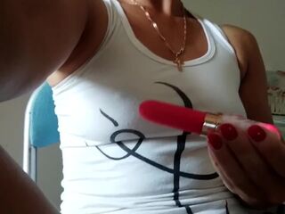 Vieni a leccami in ginocchio la figa???? uso hawt toys Aiersha