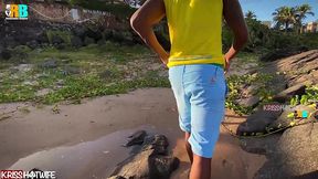aventura com casal. cuckold da kriss hotwife filmando esposa namorando com negao dotado realizador baiano pelas ruas e praias de salvador . exibicionismo e muito sexo ao ar livre com mulher de