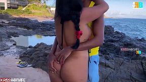 aventura com casal. cuckold da kriss hotwife filmando esposa namorando com negao dotado realizador baiano pelas ruas e praias de salvador . exibicionismo e muito sexo ao ar livre com mulher de