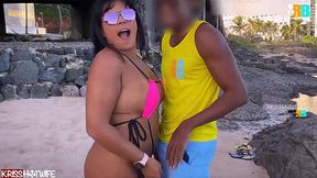 aventura com casal. cuckold da kriss hotwife filmando esposa namorando com negao dotado realizador baiano pelas ruas e praias de salvador . exibicionismo e muito sexo ao ar livre com mulher de