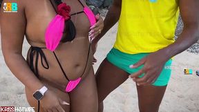 aventura com casal. cuckold da kriss hotwife filmando esposa namorando com negao dotado realizador baiano pelas ruas e praias de salvador . exibicionismo e muito sexo ao ar livre com mulher de