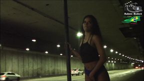 ninfeta se exibe dentro do tunel da cidade, e ainda fez boquete.