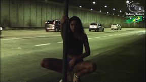 ninfeta se exibe dentro do tunel da cidade, e ainda fez boquete.