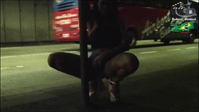 ninfeta se exibe dentro do tunel da cidade, e ainda fez boquete.