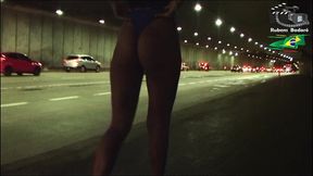 ninfeta se exibe dentro do tunel da cidade, e ainda fez boquete.